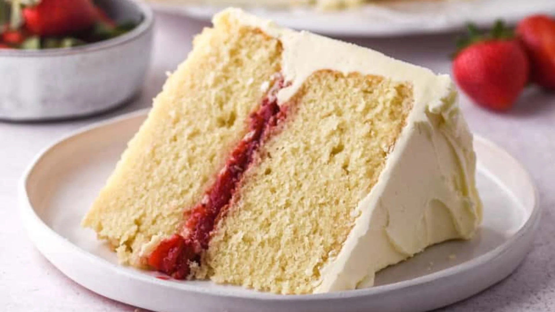 Vanilla Cake With Strawberry Filling